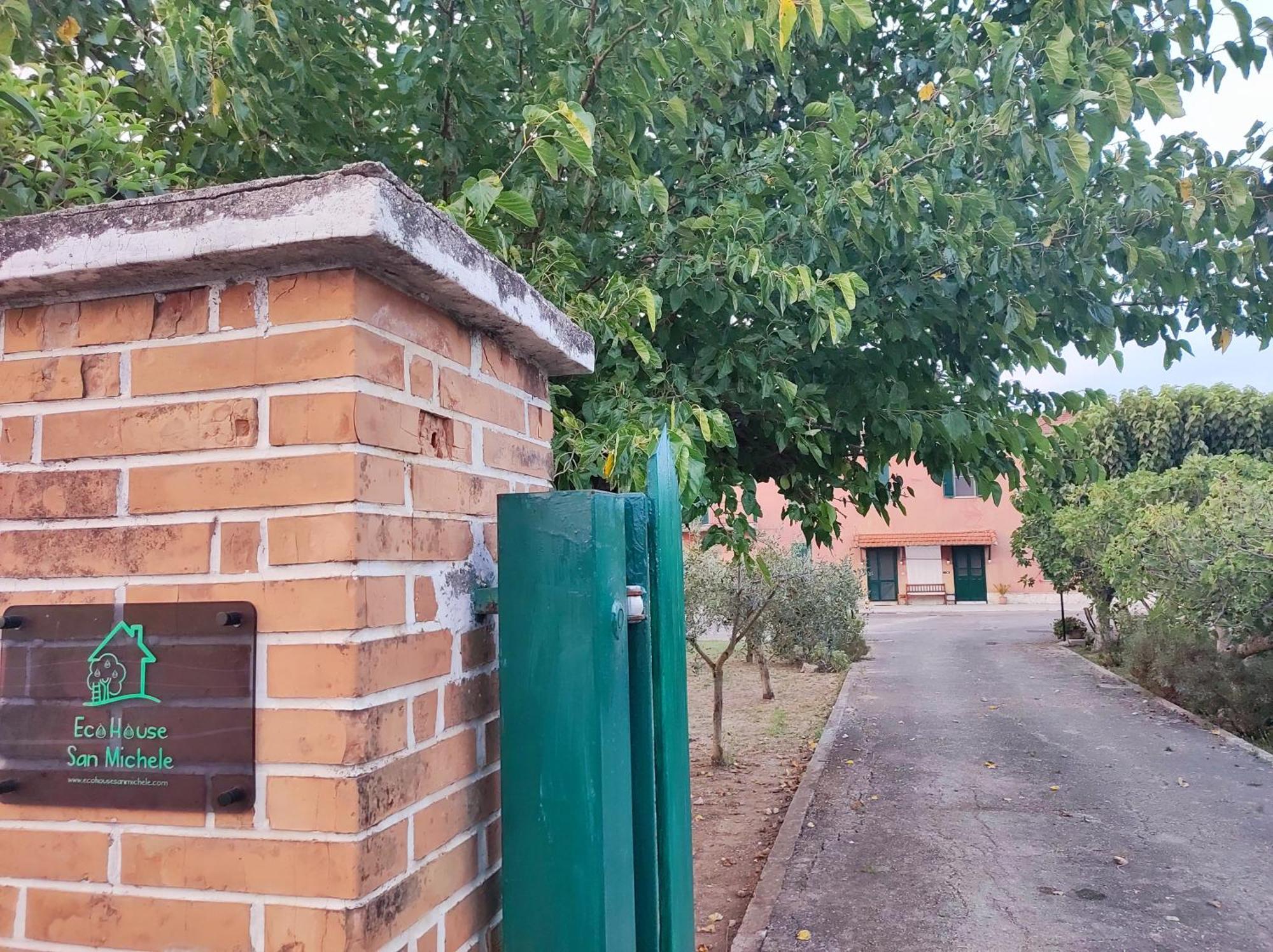 Eco House San Michele Vandrarhem Borgo San Michele  Exteriör bild